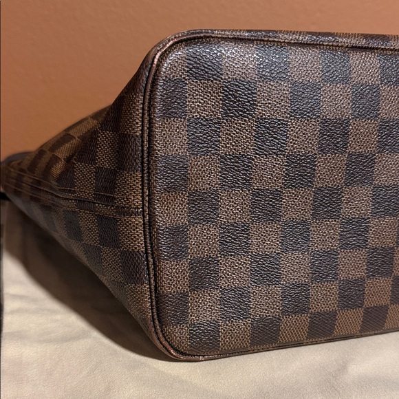 Louis Vuitton Damier Ebene Tote - Picture 5 of 10